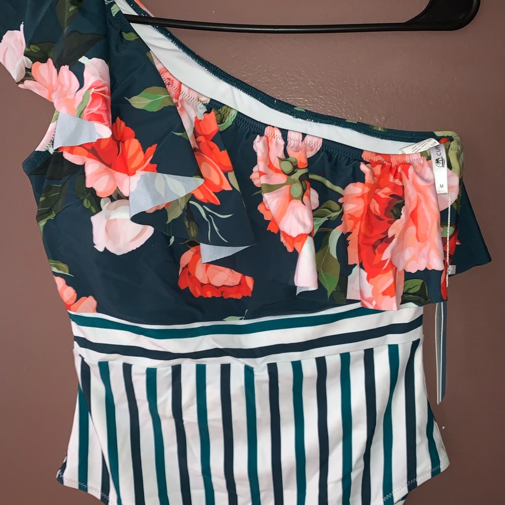 CUPSHE Swimsuit - Picture 5 of 6